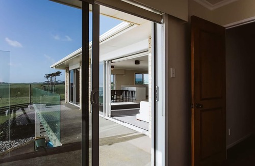 Bell Block Apartment | Beachfront Apartment in New Plymouth