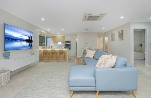 North Ward Apartment | Beachfront Apartment Stunning Views