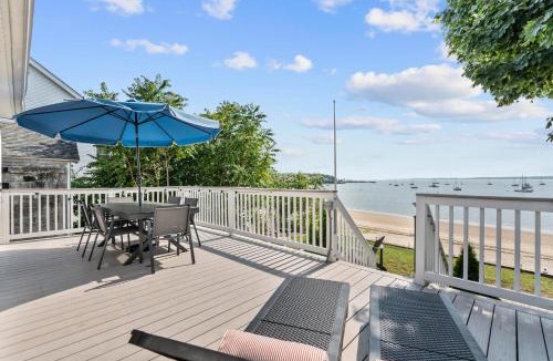 East Shore Apartment | Beachfront Apartment - 8 min from downtown