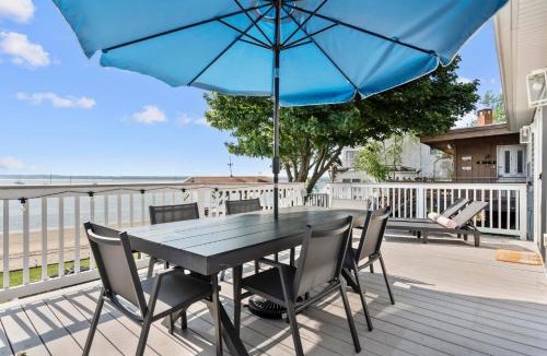 East Shore Apartment | Beachfront Apartment - 8 min from downtown