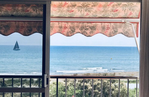Cubelles Apartment | Beachfront apartment