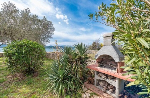 Turanj Apartment | Beachfront Apartment Lostura with sea view