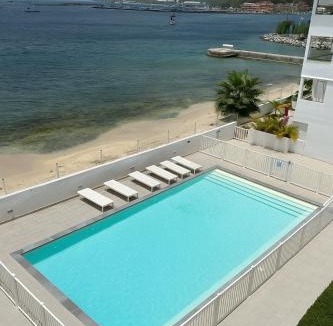 Marigot Apartment | Beachfront apartment