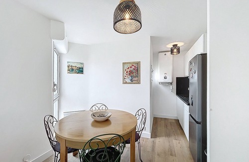 Carnon-Plage Apartment | Beachfront apartment with private parking for 4 pers