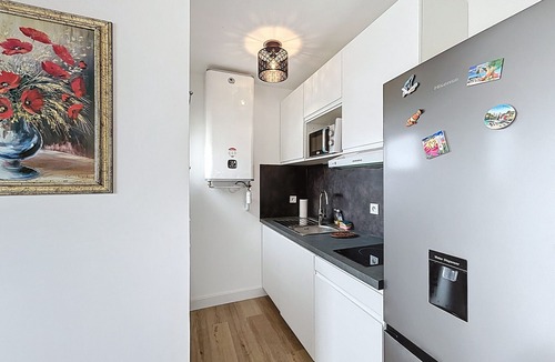 Carnon-Plage Apartment | Beachfront apartment with private parking for 4 pers