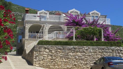 Donja Banda Apartment | Beachfront Apartments Vala with a swimming pool