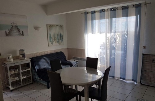 Le Barcares Apartment | Beachfront Apt, 2 Bdrms, Terrace, Parking, Sleeps 6 - Le Barcarès