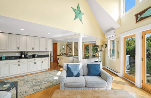 Aquinnah House | Beachfront Aquinnah home. Beautiful views!