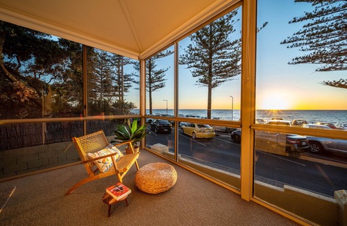 Henley Beach House | Beachfront at your door