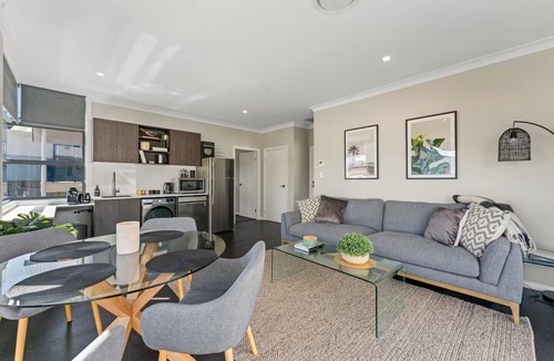 Catherine Hill Bay Apartment | Beachfront Studio - overlooking Moonee beach