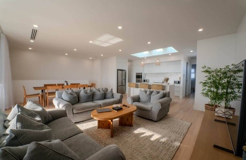 Port Noarlunga South House | Beachfront Luxury Sunset Views, Smeg Appliances