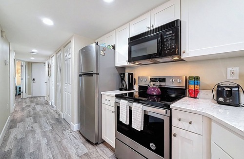 Belle Vista Condo | Beachfront Balcony + Sunset Views | Pool + BBQ