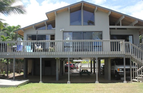 Mokuleia House | Beachfront Beauty $5900 PER MONTH