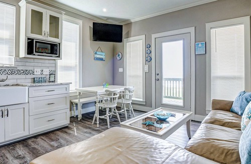 Port Bolivar House | Beachfront Beauty A Romantic Getaway