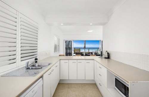 Main Beach House | BEACHFRONT Beauty!