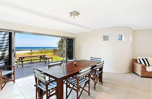 Main Beach House | BEACHFRONT Beauty! Unbeatable Location with ocean view!