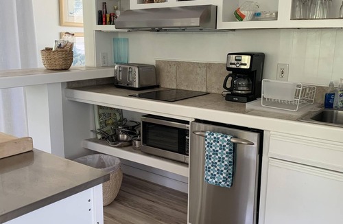 Waimanalo Beach House | Beachfront beauty 🌄🌅