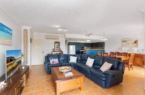 Belgian Gardens Apartment | Beachfront Bliss on Esplanade