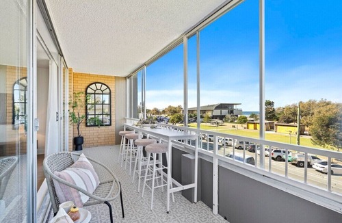 Broadbeach Apartment | Beachfront Bliss 2BR Broadbeach