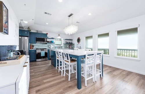 Cedar Lane House | Beachfront Bliss | 3BR, 2BA | Sleeps 8 | Sargent Beach