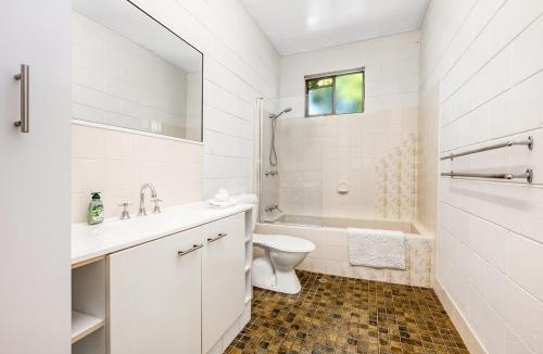 Saunders Beach House | Beachfront Bliss at Saunders Beach