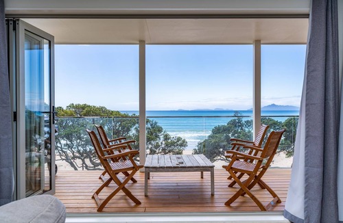Langs Beach House | Beachfront Bliss - Beachfront Langs with spectacular views and spa pool