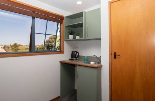 Bell Block House | BEACHFRONT BLISS ON WANAKA TERRACE SUPPORT LOCAL