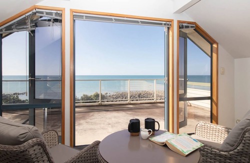 Bell Block House | BEACHFRONT BLISS ON WANAKA TERRACE SUPPORT LOCAL