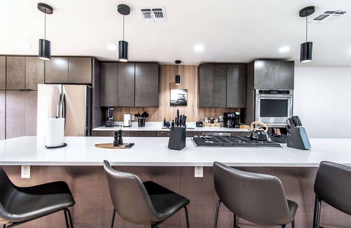 Bay Area House | Beachfront Bliss Panoramic Ocean Views Sleeps 33