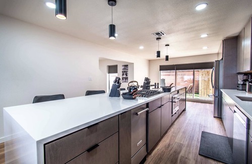 Bay Area House | Beachfront Bliss Panoramic Ocean Views Sleeps 33