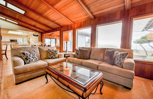 Fort Bragg House | Beachfront Bliss with Ocean Views, Tub, & BBQ