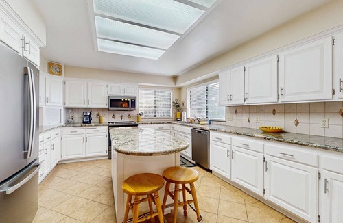 Fort Bragg House | Beachfront Bliss with Ocean Views, Tub, & BBQ