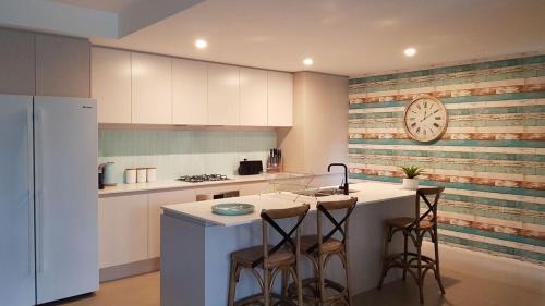 Huskisson Apartment | Beachfront Boogaloo