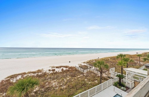 Bel Air Condo | Beachfront Boutique Condo w/Huge Deck, Pool, & Private Elevator Access