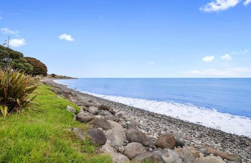 Bell Block House | Beachfront Breeze - sea views for days