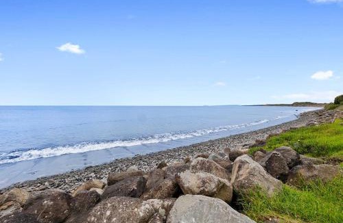 Bell Block House | Beachfront Breeze - sea views for days