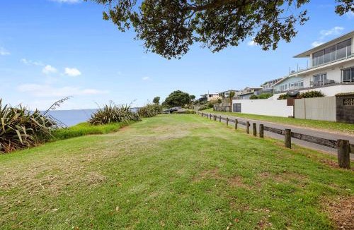 Bell Block House | Beachfront Breeze - sea views for days