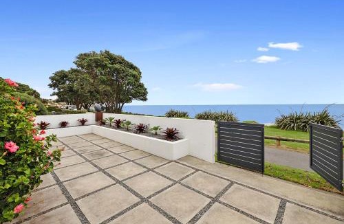 Bell Block House | Beachfront Breeze - sea views for days