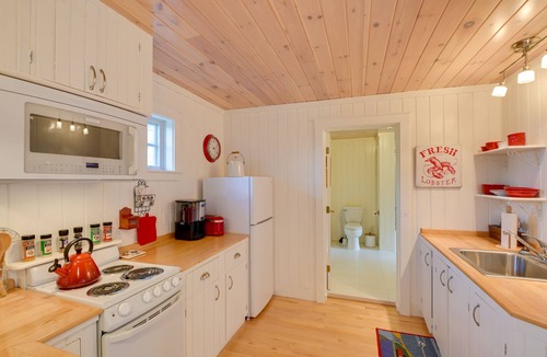 Brooklin Apartment | Beachfront Brooklin Studio with Private Balcony!