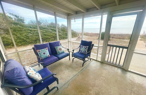 Alligator Point House | Beachfront bungalow with private direct beach access. Sleeps 8. Pet friendly!