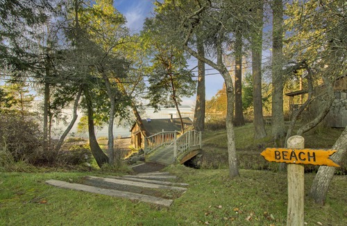 Eastsound Cabin | Beachfront Cabin - 2BR Deluxe, stunning beachfront location, west-facing!