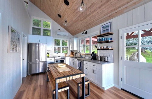 Bremerton Cabin | Beachfront cabin, dock, water views