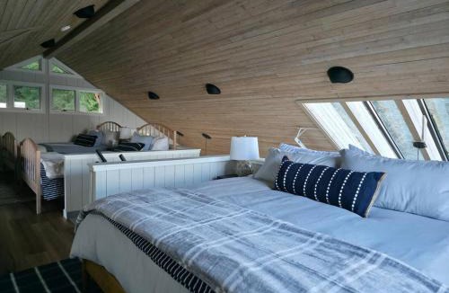 Bremerton House | Beachfront cabin, dock, water views