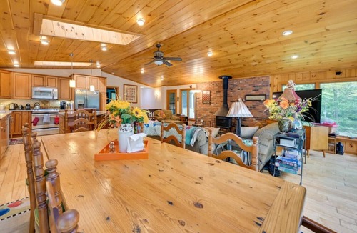 Tolland Apartment | Beachfront Cabin - Kayaks - Deck - Community Amenities!