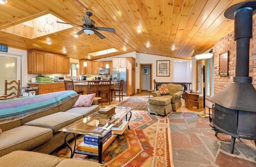 Tolland House | Beachfront Cabin - Kayaks - Community Amenities!