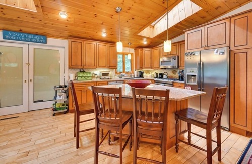 Tolland House | Beachfront Cabin - Kayaks - Community Amenities!