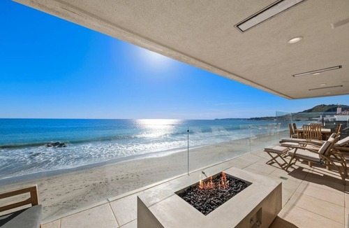 Central Malibu House | Beachfront- Centrally Located off PCH on Dry Beach