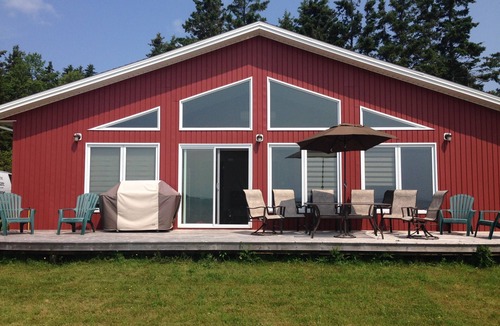 Stratford Cottage | Beachfront Chalet