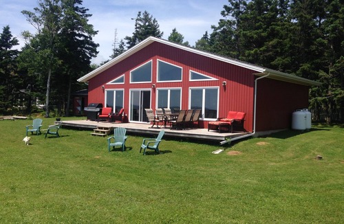 Stratford Cottage | Beachfront Chalet