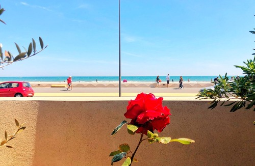 Narbonne-Plage Apartment | Beachfront Cocooning Vacation with Terrace